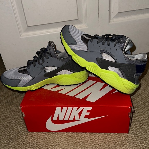 Nike Air Huarache Wolf Grey - Picture 2 of 5